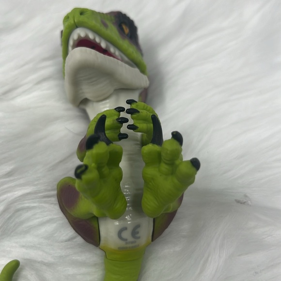 Untamed Raptor 5.54 “H Dinosaur Figured Stealth Green Tested/Works - Picture 6 of 8